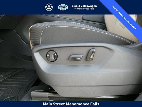 New 2025 Volkswagen Atlas Cross Sport SE AWD/4WD image 9