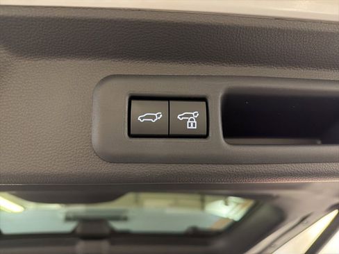Used 2025 Toyota Sequoia Capstone AWD/4WD image 44