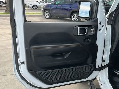 Used 2024 Jeep Wrangler Unlimited Sahara w/ Technology Group AWD/4WD image 5