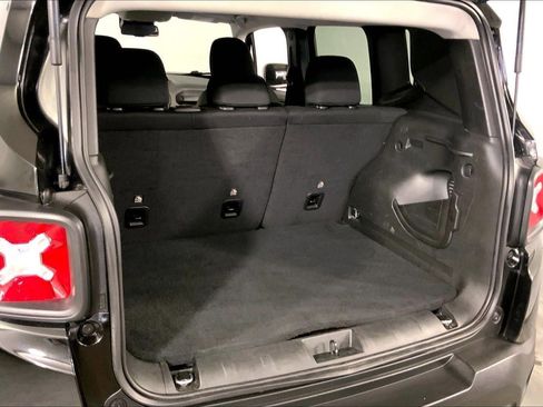 Used 2023 Jeep Renegade Trailhawk AWD/4WD image 4
