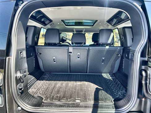 New 2026 Land Rover Defender 110 X-Dynamic SE image 18