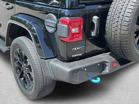 Used 2022 Jeep Wrangler Unlimited Sahara AWD/4WD image 35