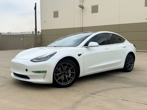 Used 2020 Tesla Model 3 Standard Range RWD image 1