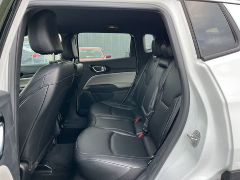 Used 2025 Jeep Compass Limited image 27