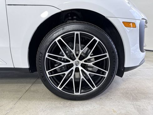 Certified 2026 Porsche Macan Turbo AWD/4WD image 15