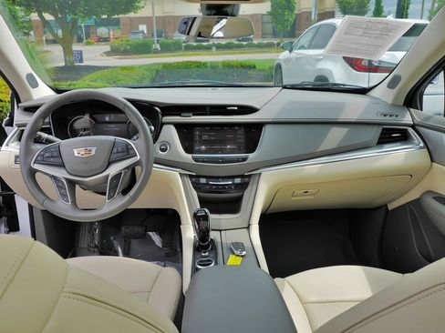 Used 2021 Cadillac XT5 Premium Luxury w/ LPO, Floor Liner Package FWD image 20