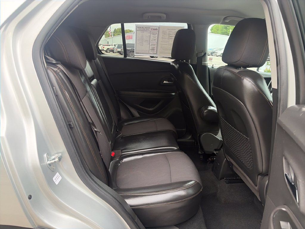 Used 2020 Chevrolet Trax LT w/ LT Convenience Package AWD/4WD image 41