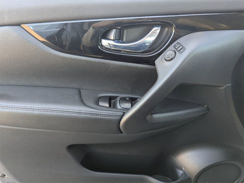 Used 2018 Nissan Rogue Sport SV image 23