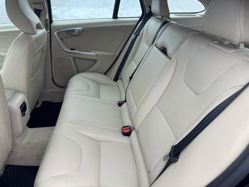 Used 2016 Volvo V60 T5 Premier image 8