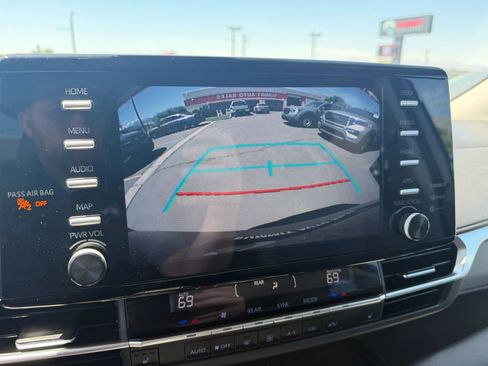 Used 2023 Toyota Sienna XLE AWD/4WD image 20