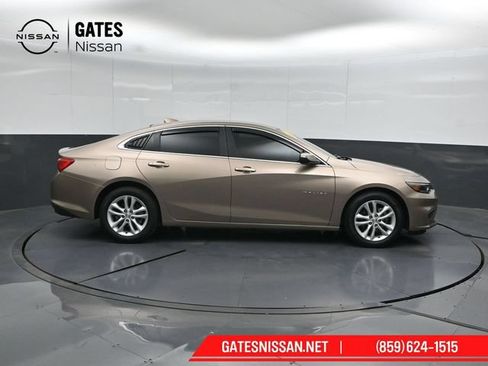 Used 2018 Chevrolet Malibu LT FWD image 3