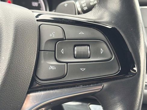 Used 2023 Buick Enclave Essence w/ Experience Buick Package FWD image 33