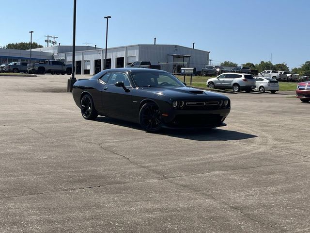 Used 2020 Dodge Challenger R/T RWD image 2