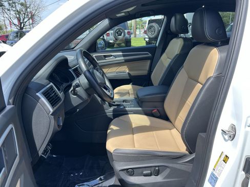 Used 2021 Volkswagen Atlas Cross Sport SE FWD image 13