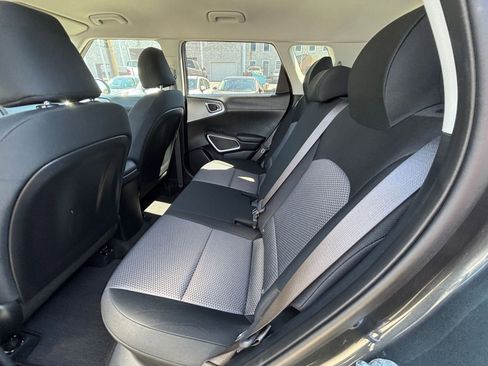 Used 2025 Kia Soul LX w/ LX Technology Package FWD image 23