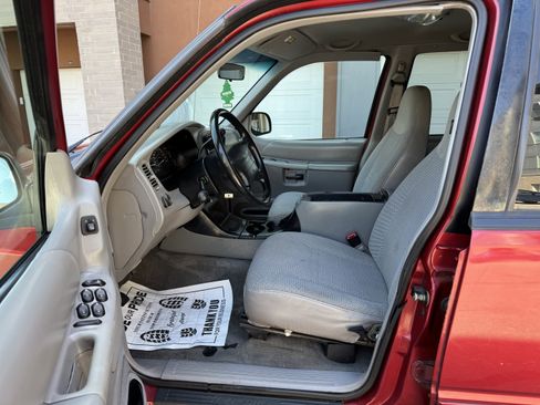 Used 2000 Ford Explorer XLS AWD/4WD image 11