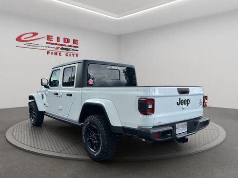 New 2025 Jeep Gladiator Willys image 3