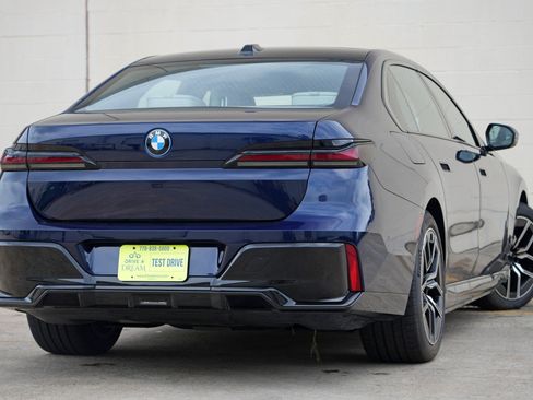 Used 2023 BMW i7 xDrive60 AWD/4WD image 5
