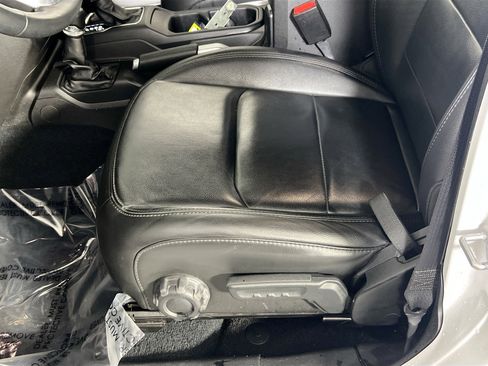 Used 2022 Jeep Wrangler Unlimited Sahara image 19