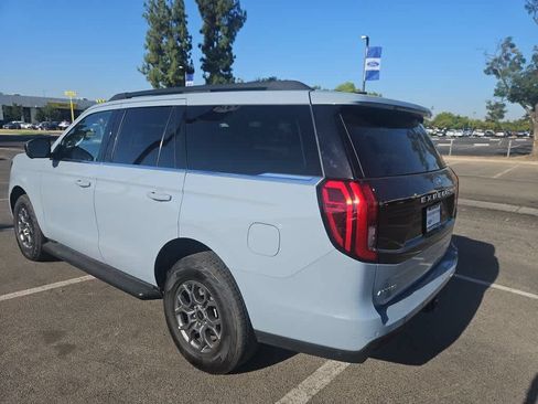 Used 2025 Ford Expedition Active RWD image 5