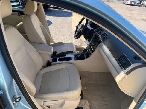 Used 2013 Volkswagen Passat TDI SE image 35