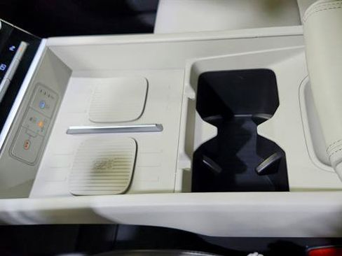 Used 2025 Hyundai Santa Fe SEL FWD image 16
