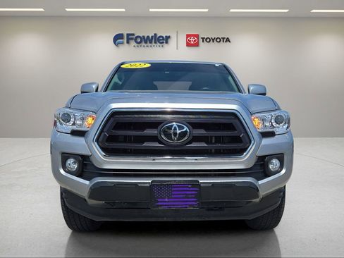 Used 2022 Toyota Tacoma SR5 RWD image 2