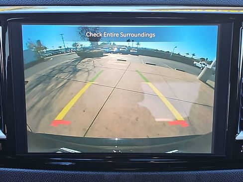 Used 2025 Chrysler Pacifica Select image 24