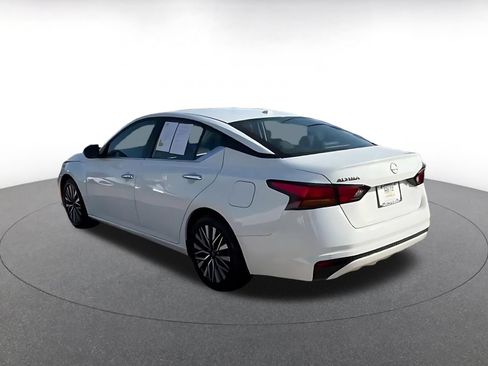 Used 2025 Nissan Altima 2.5 SV FWD image 10