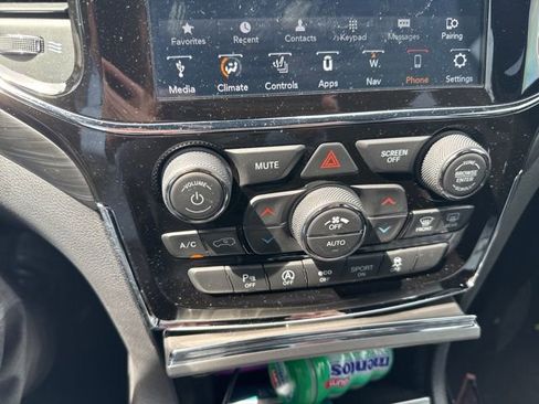 Used 2020 Jeep Grand Cherokee Altitude image 13