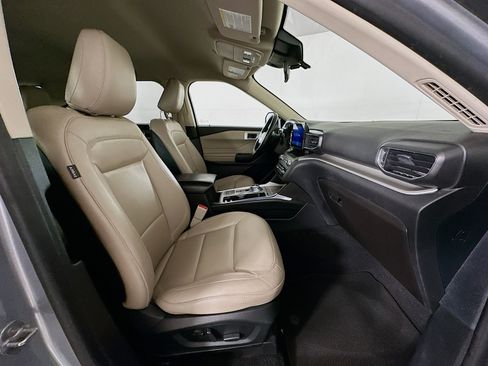 Used 2020 Ford Explorer XLT w/ Equipment Group 202A image 32