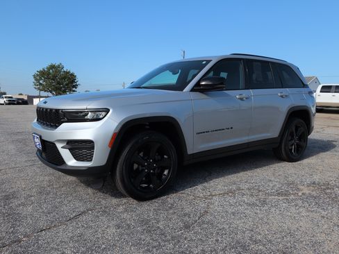 Certified 2023 Jeep Grand Cherokee Altitude AWD/4WD image 6