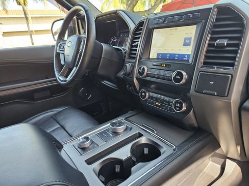 Used 2020 Ford Expedition XLT image 11