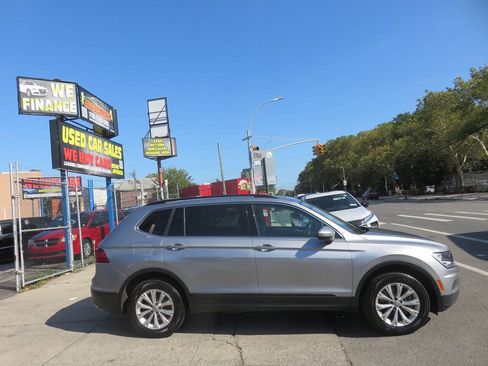 Used 2019 Volkswagen Tiguan SE w/ Panoramic Sunroof Package AWD/4WD image 9