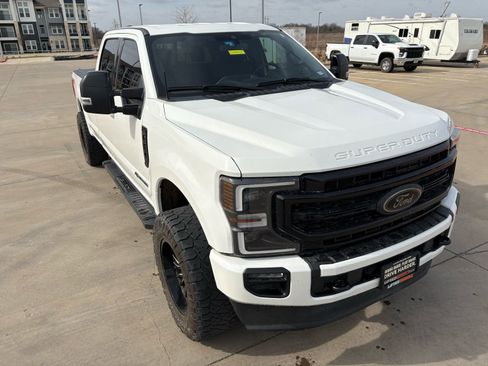 Used 2022 Ford F250 Lariat w/ Black Appearance Package image 10