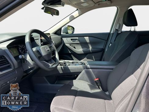 Used 2025 Nissan Rogue S AWD/4WD image 17