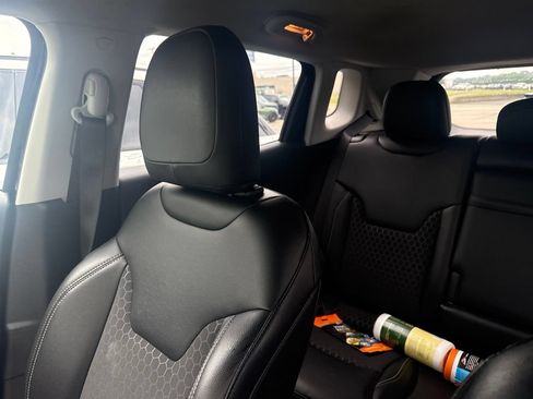 Used 2019 Jeep Compass Latitude w/ Cold Weather Group AWD/4WD image 11