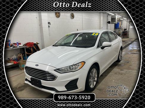 Used 2020 Ford Fusion SE image 1