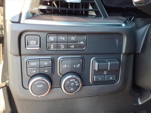Used 2025 Chevrolet Tahoe Z71 w/ Comfort Package AWD/4WD image 16
