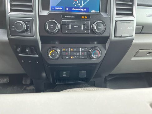 Used 2021 Ford F350 XLT w/ XLT Premium Package image 21