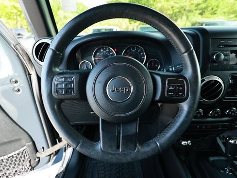 Used 2016 Jeep Wrangler Unlimited Sahara w/ Connectivity Group AWD/4WD image 11