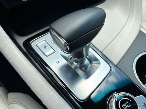 Used 2025 Genesis G70 2.5T RWD image 17