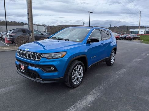 Used 2024 Jeep Compass Latitude w/ Sun and Sound Group image 8