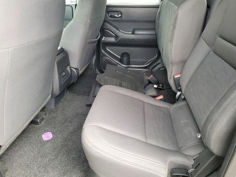 Used 2023 Nissan Frontier SV image 11