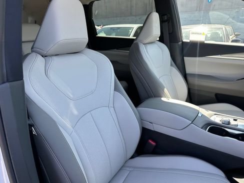 New 2027 INFINITI QX60 Luxe w/ Cargo Package FWD image 15