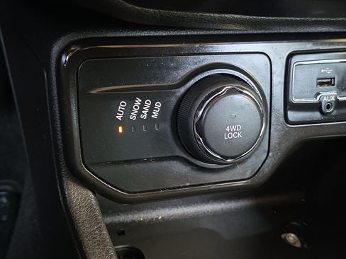 Used 2022 Jeep Renegade Latitude AWD/4WD image 22
