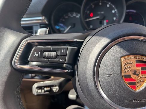 Certified 2025 Porsche Macan image 20