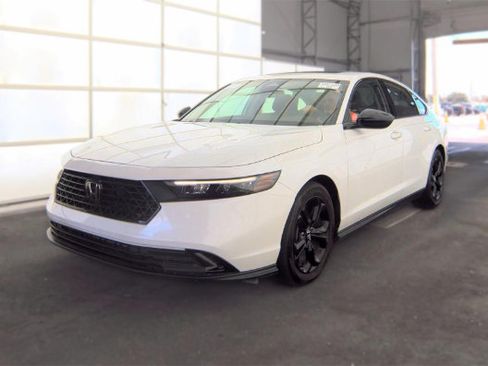 Used 2025 Honda Accord SE image 1