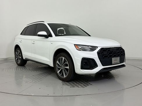 Used 2024 Audi Q5 2.0T Premium w/ Summer of Audi Package AWD/4WD image 7