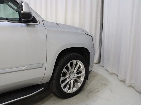 Used 2020 Cadillac Escalade ESV Premium Luxury AWD/4WD image 29